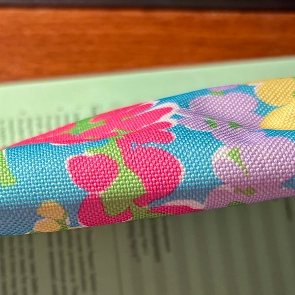 Lily Pulizer and Estee Lauder Cosmetic bag - Picture 3 of 6